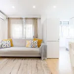 Artistic 2-bedroom With Courtyard