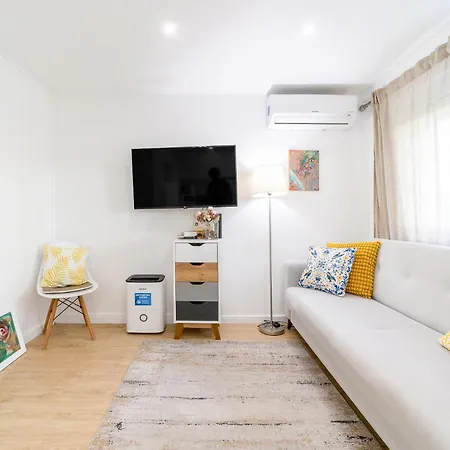 Artistic 2-bedroom With Courtyard 리스본