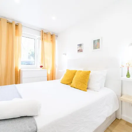 Lejlighed Artistic 2-bedroom With Courtyard *