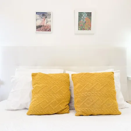 Artistic 2-bedroom With Courtyard